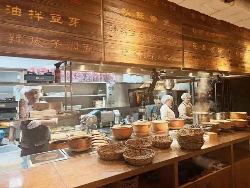 贾国龙推出新品牌,家乡焖面落地艺术区;西贝调整中寻新生,希望承接资源与员工。 新闻 贾国龙推出新品牌,家乡焖面落地艺术区;西贝调整中寻新生,希望承接资源与员工。 新闻