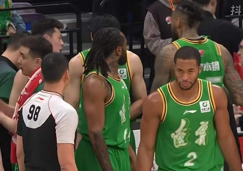 战术架构高效重塑：辽宁男篮新援适配与轮转深度揭秘