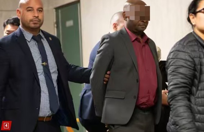 无数个五百美元：探寻权力寻租与信任崩塌的深层关联