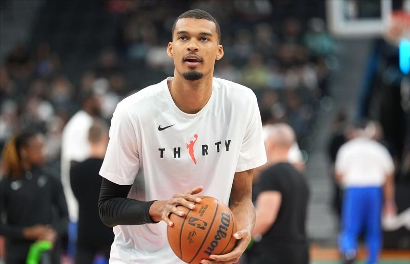  技术解密·文班亚骇人效率背后的攻防哲学：26分钟40分背后的天赋压制与体系融合 体育新闻