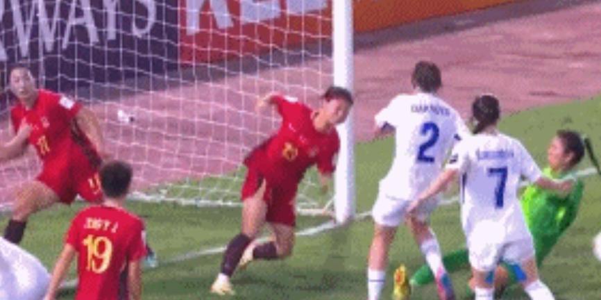 那一夜的惊心动魄,她们用青春押注梦想! 体育新闻