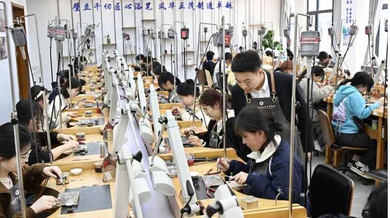  技术驱动金融变革：平安数字银行「保险DNA」融合模式深度解析 IT技术