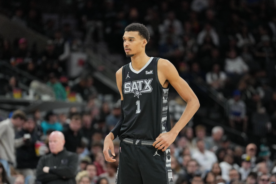  技术解码：文班亚马34+18+7+5的数据密码与中锋位置进化论 体育新闻