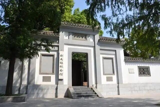  草圣笔法解密：林散之中锋用笔的力学原理与线条力量 书画藏品