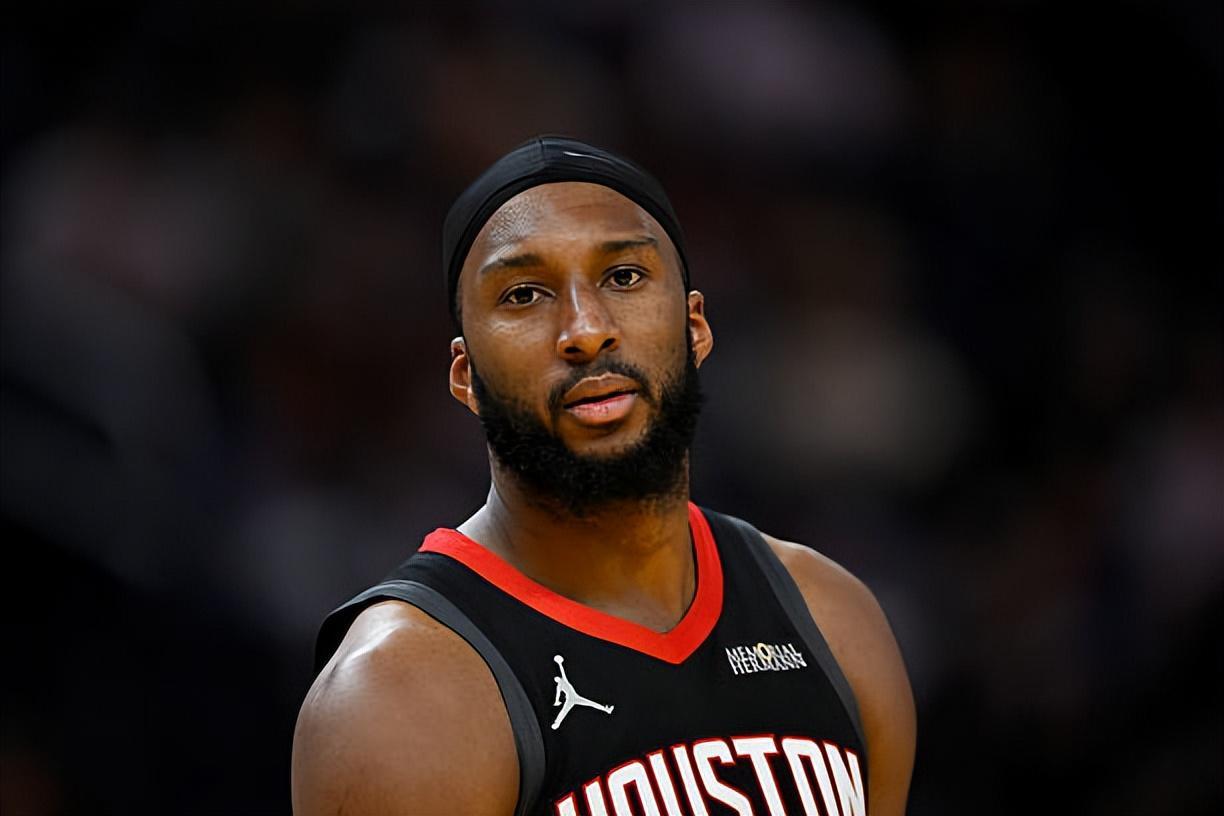  那个防守端最可靠的人，进攻端却成了球队最沉重的负担——火箭这笔交易，值吗？ 体育新闻